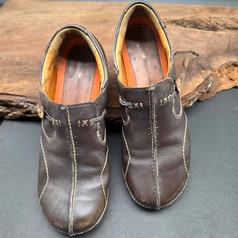 Clarks Loafers Womens 9 Brown Leather Slip On Button Stitched casual workwear